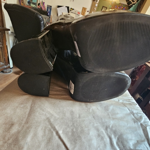 Charlotte Russe faux patent leather platform boots. Size 8 - Picture 5 of 7